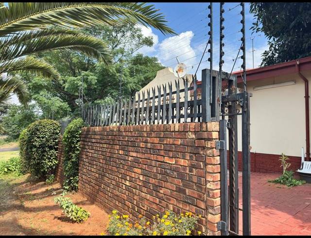 2 BEDROOM HOUSE FOR SALE IN LAUDIUM